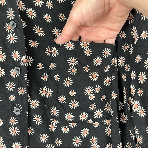 American Eagle Cropped Floral Black & Cream Button-Up Women's Blouse Size Medium - Picture 5 of 10